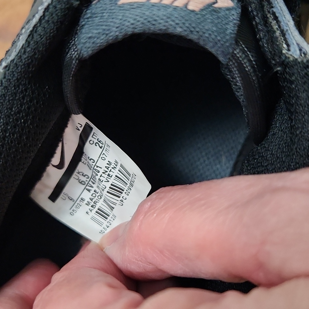 Nike - Picture 4 of 7